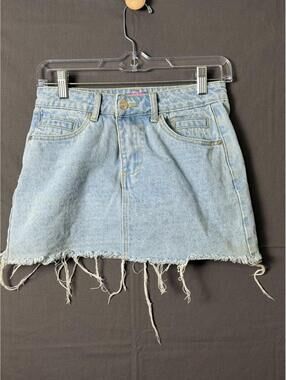 Denim Mini Skirt Frayed Hem Light Wash Size XS Casual Blue Jean Skirt